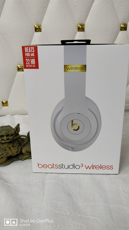 Monster Beats  studio wireless 3-012