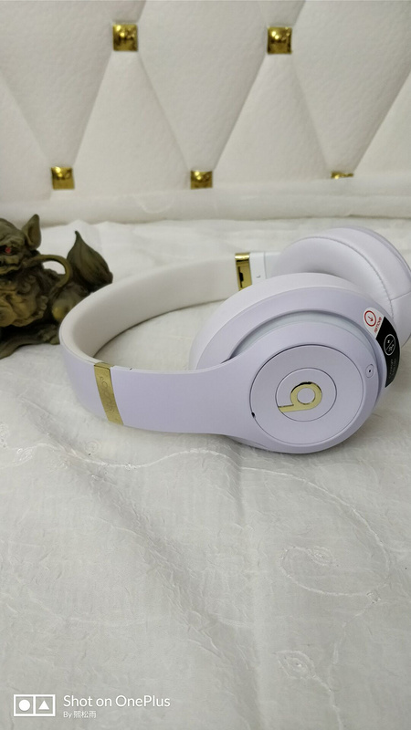 Monster Beats  studio wireless 3-012