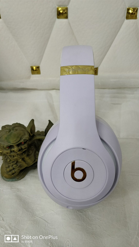 Monster Beats  studio wireless 3-012