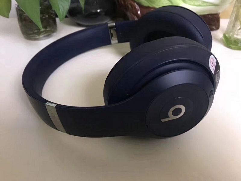 Monster Beats  studio wireless 3-013