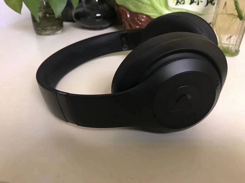 Monster Beats  studio wireless 3-014