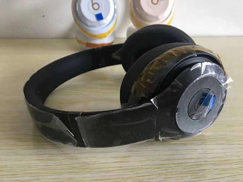 Monster Beats  studio wireless 3-014