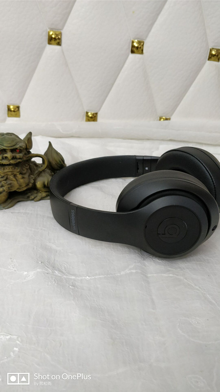 Monster Beats  studio wireless 3-014