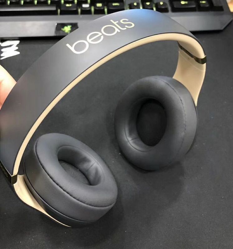 Monster Beats  studio wireless 3-015