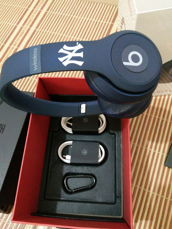 Monster Beats SOLO 2 Wireless-011