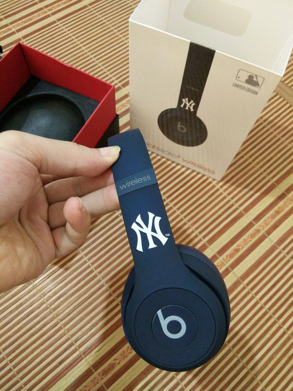 Monster Beats SOLO 2 Wireless-011