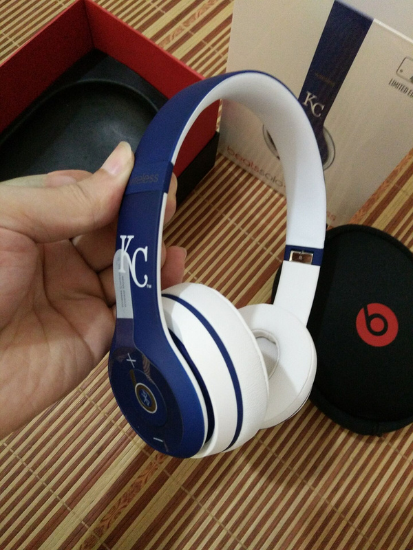 Monster Beats SOLO 2 Wireless-012