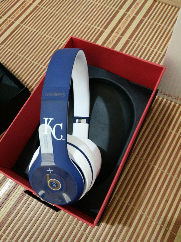 Monster Beats SOLO 2 Wireless-012