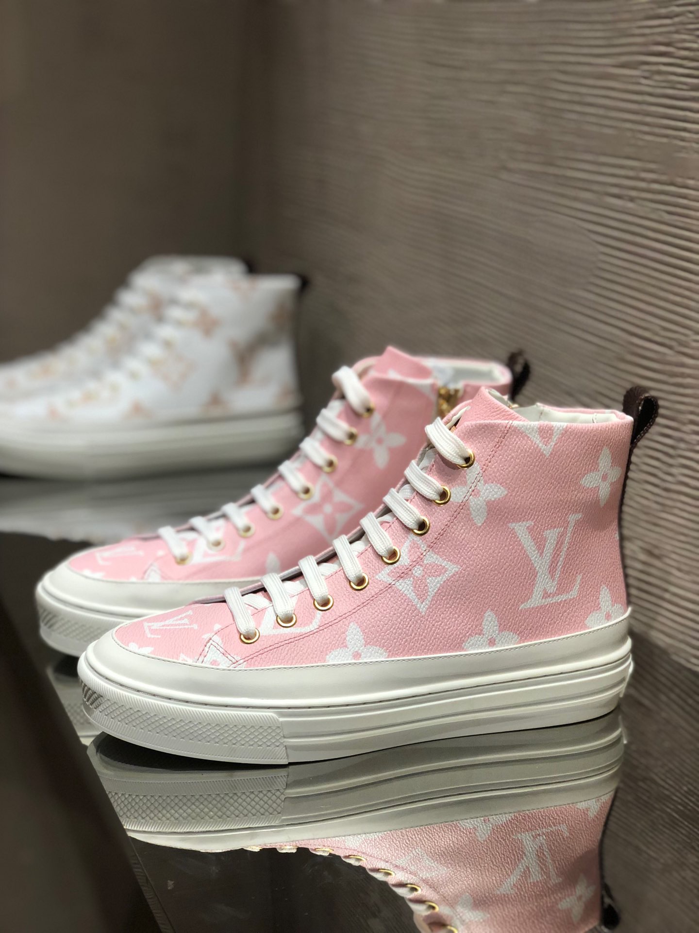 LV Women Shoes 1;1 Quality-133