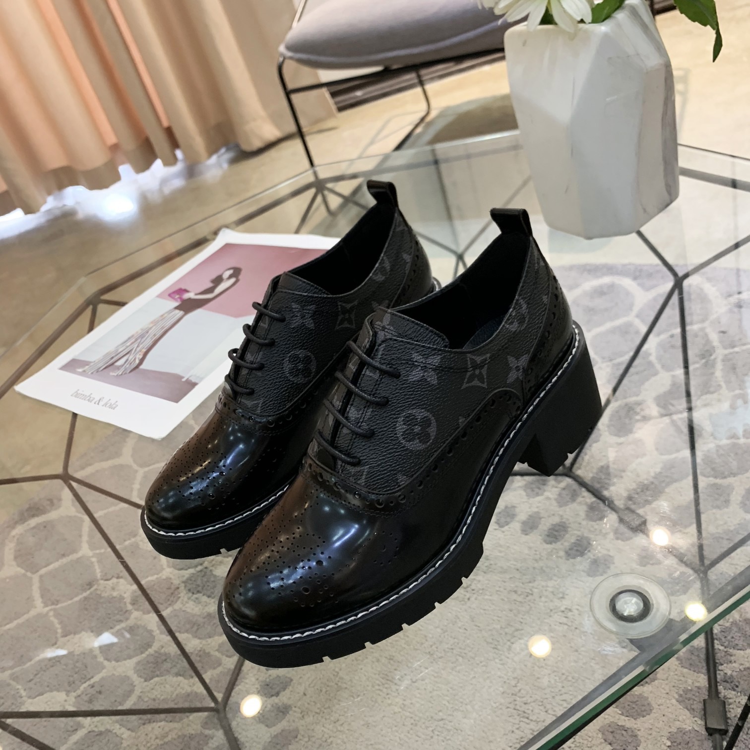 LV Women Shoes 1;1 Quality-211