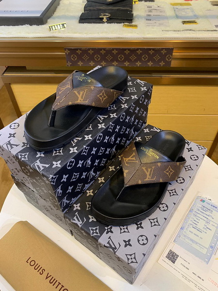 LV men slippers AAA-325(38-45)