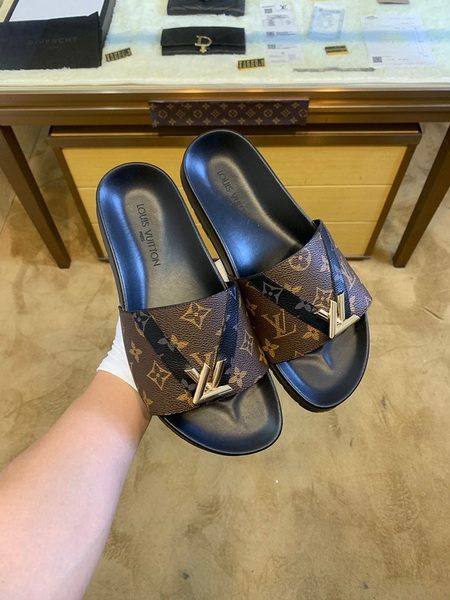 LV men slippers AAA-329(38-45)