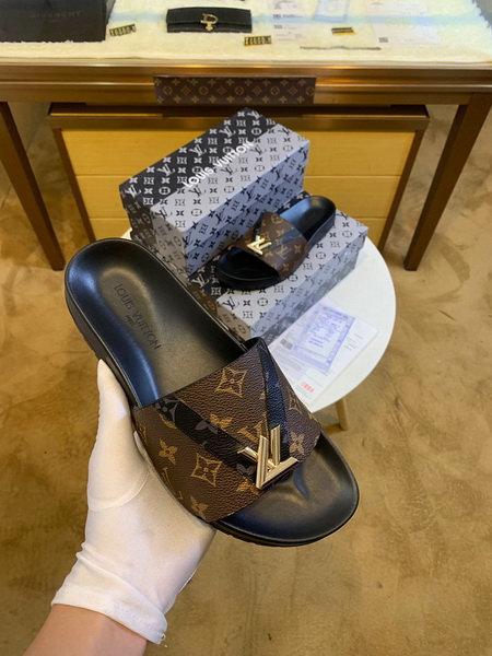 LV men slippers AAA-329(38-45)