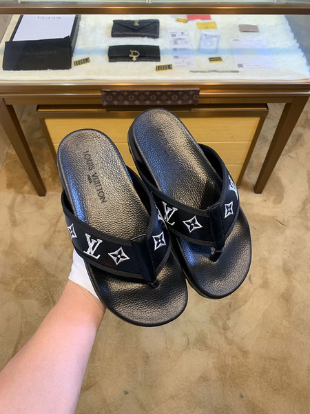 LV men slippers AAA-330(38-45)