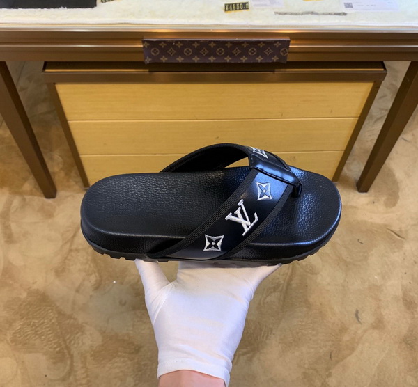 LV men slippers AAA-330(38-45)