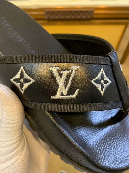 LV men slippers AAA-330(38-45)