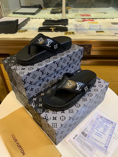 LV men slippers AAA-330(38-45)