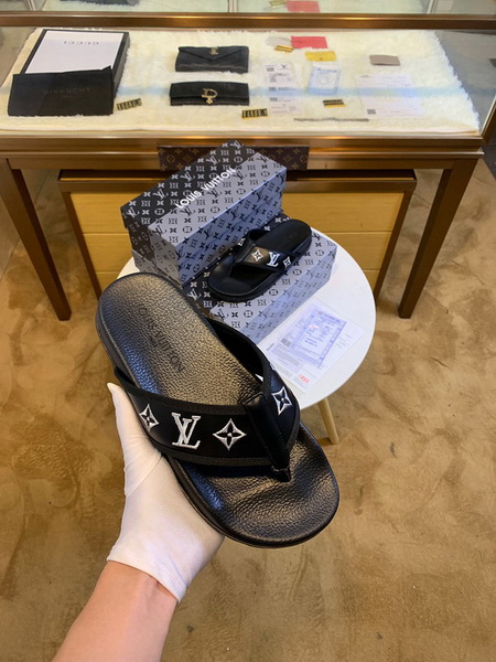 LV men slippers AAA-330(38-45)