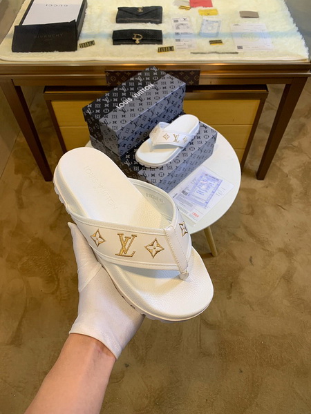 LV men slippers AAA-332(38-45)