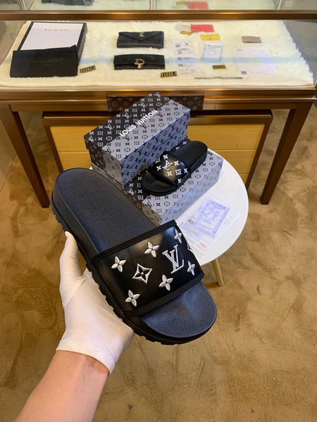 LV men slippers AAA-333(38-45)