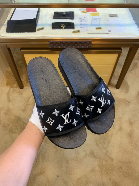 LV men slippers AAA-333(38-45)