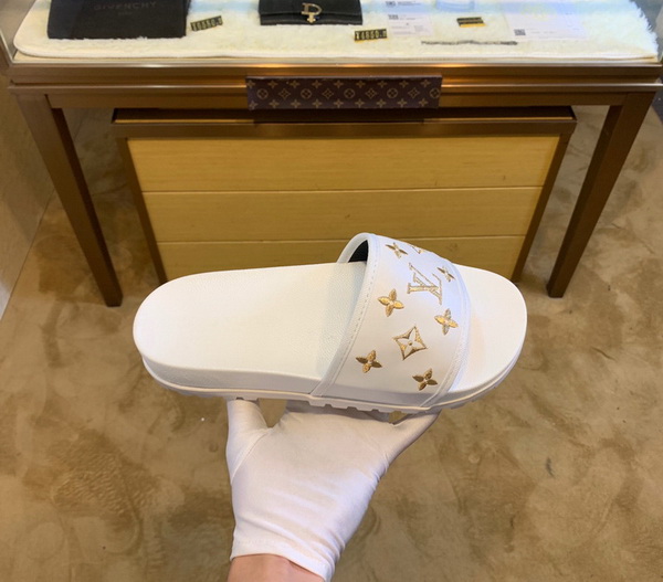 LV men slippers AAA-335(38-45)