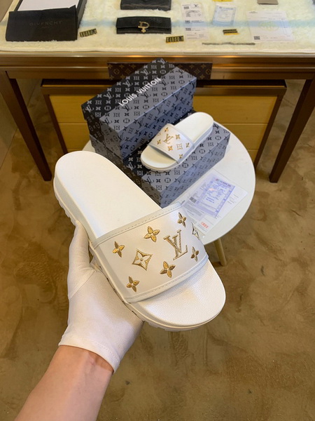 LV men slippers AAA-335(38-45)