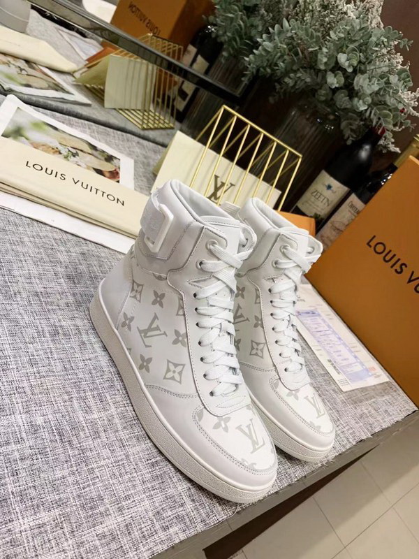 LV Men shoes 1;1 quality-2277