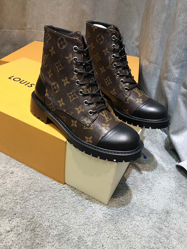 LV Men shoes 1;1 quality-2308