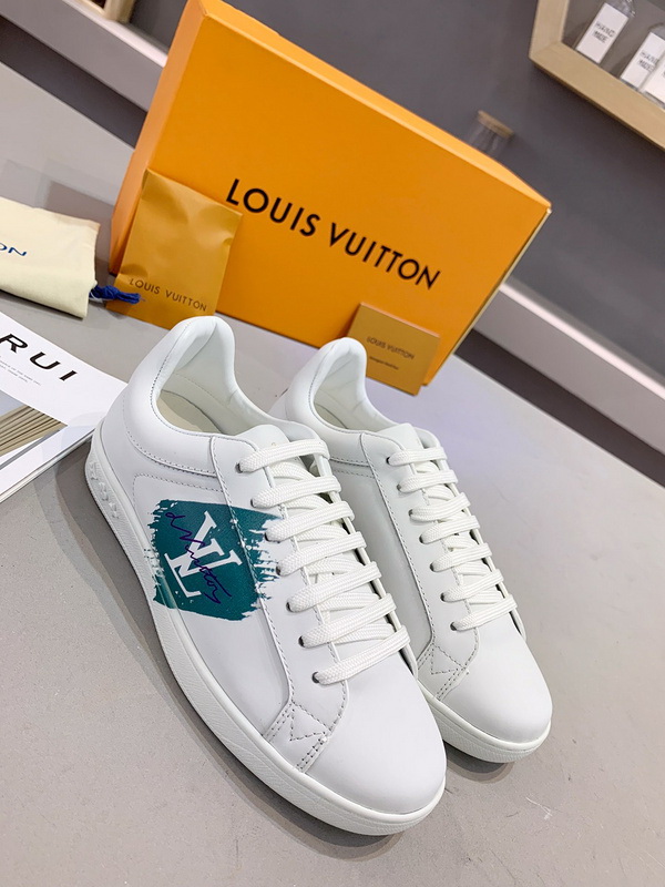 LV Men shoes 1;1 quality-2321