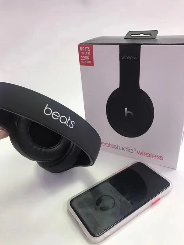 Monster Beats  studio wireless 3-022