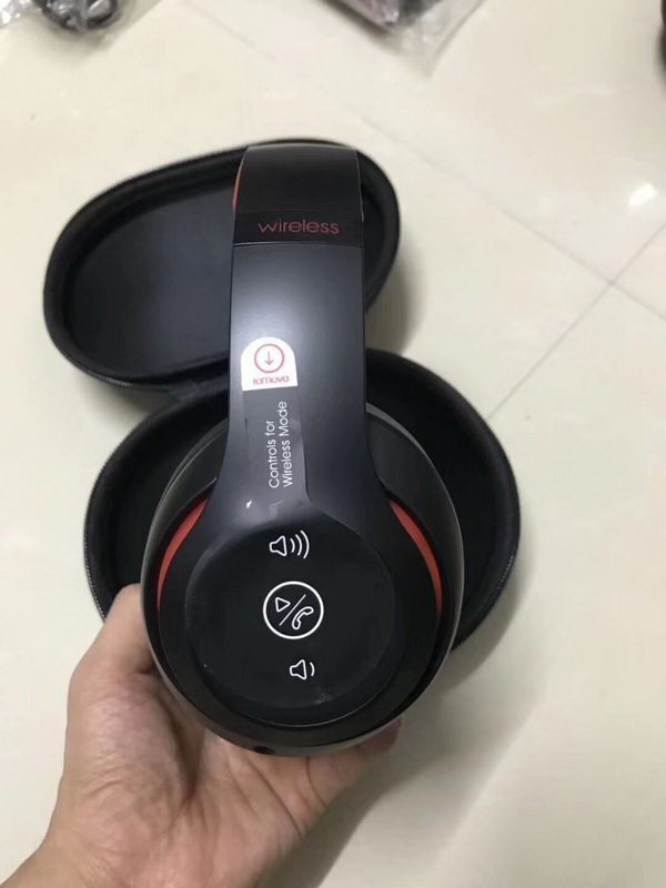 Monster Beats  studio wireless 3-023