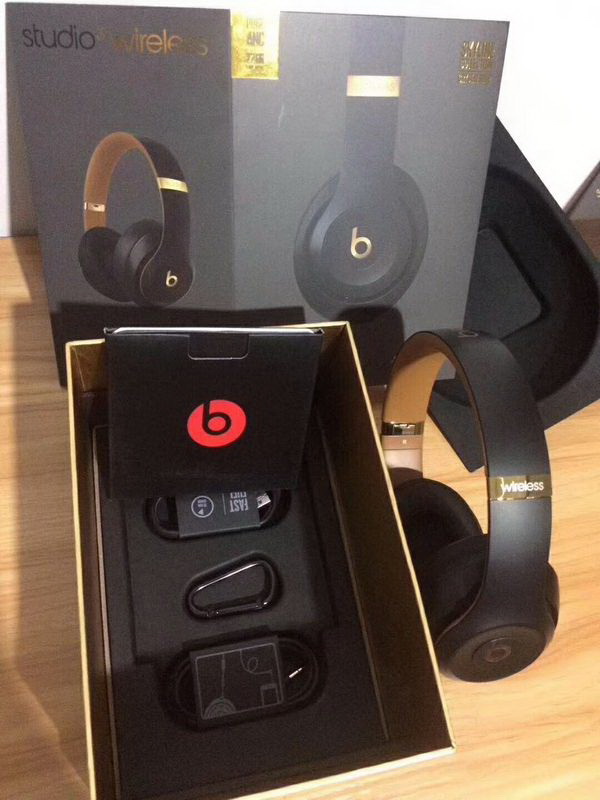 Monster Beats  studio wireless 3-023