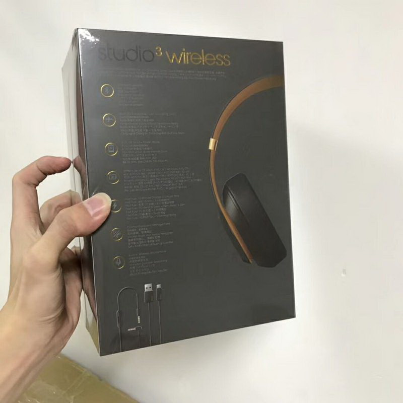 Monster Beats  studio wireless 3-023