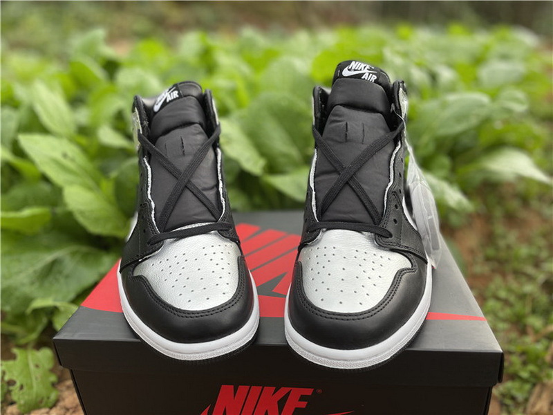 Authentic Air Jordan 1 High OG WMNS “Silver Toe”