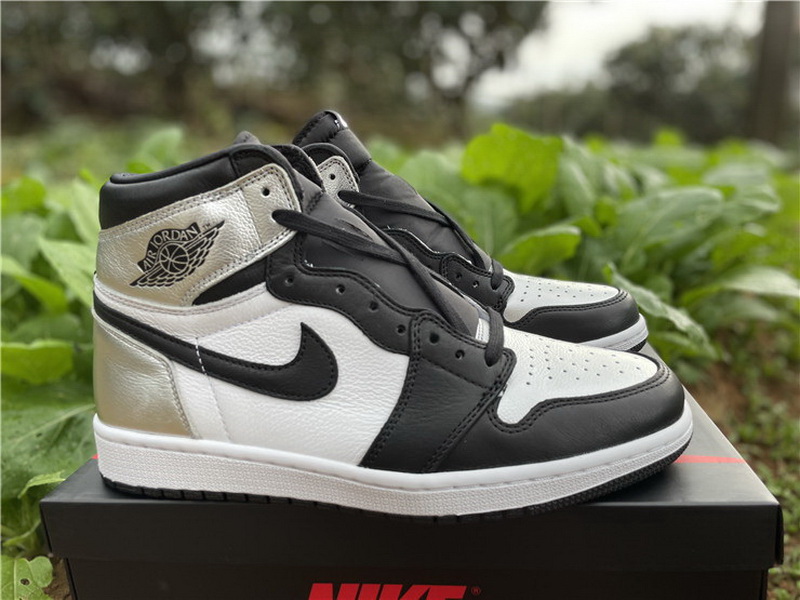 Authentic Air Jordan 1 High OG WMNS “Silver Toe”