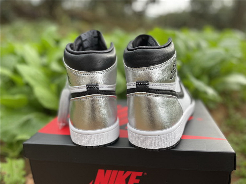 Authentic Air Jordan 1 High OG WMNS “Silver Toe”