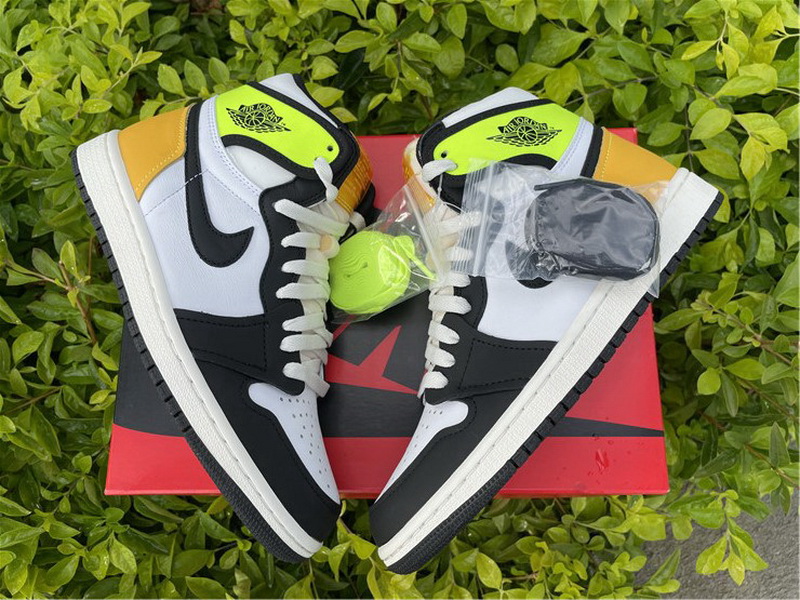 Air Jordan 1 High OG “Volt Gold”