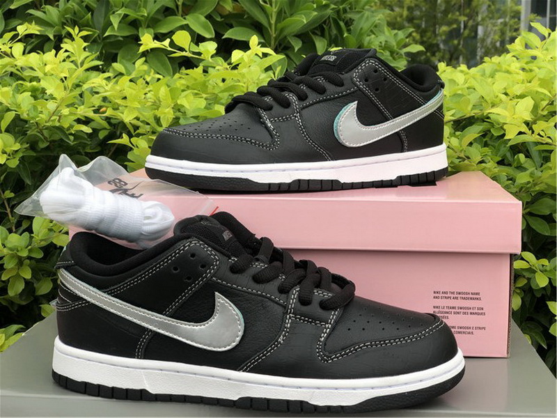 Authentic Diamond x Nike SB Dunk Low “Black”