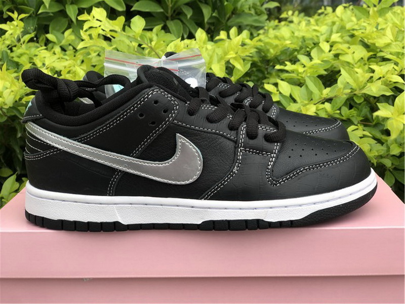 Authentic Diamond x Nike SB Dunk Low “Black”