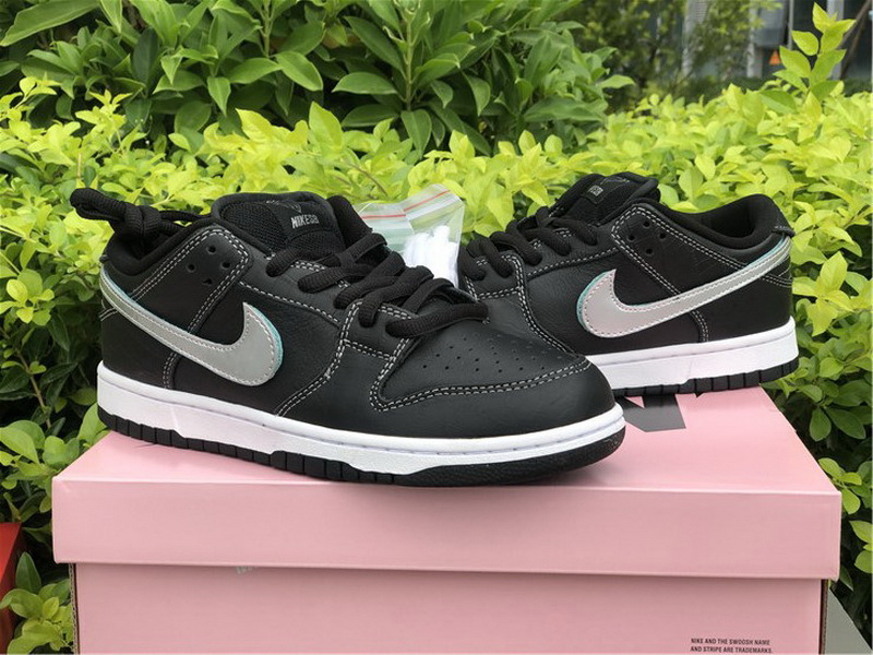 Authentic Diamond x Nike SB Dunk Low “Black”