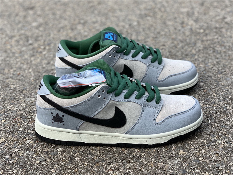 Authentic Nike Dunk SB Low Pro Maple Leaf