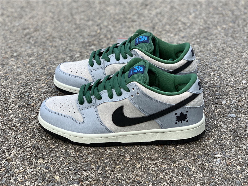 Authentic Nike Dunk SB Low Pro Maple Leaf