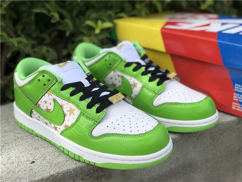 Authentic Supreme x Nike SB Dunk Low Green