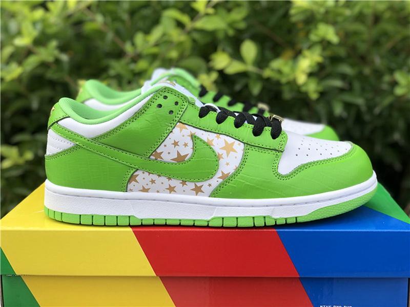 Authentic Supreme x Nike SB Dunk Low Green