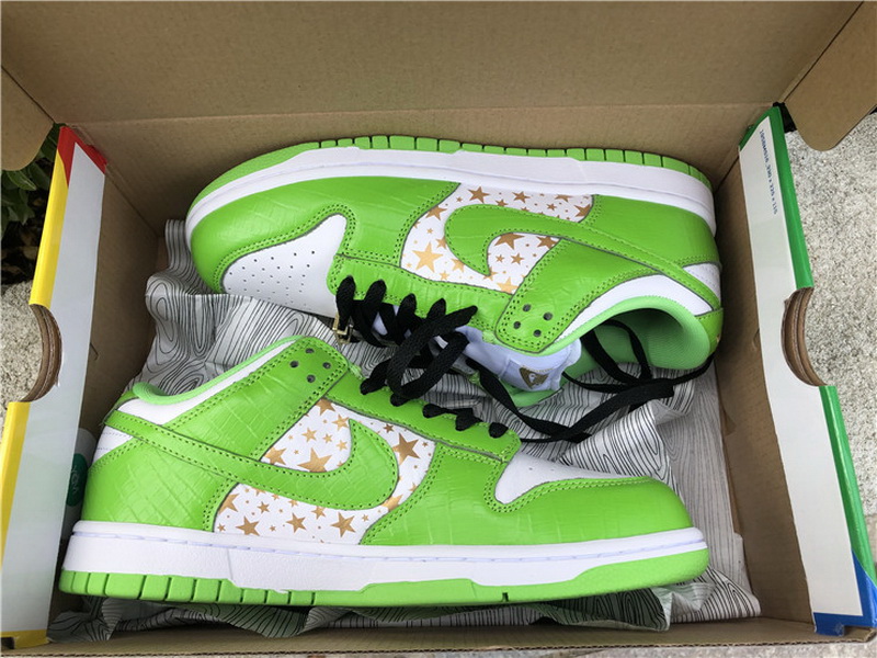 Authentic Supreme x Nike SB Dunk Low Green