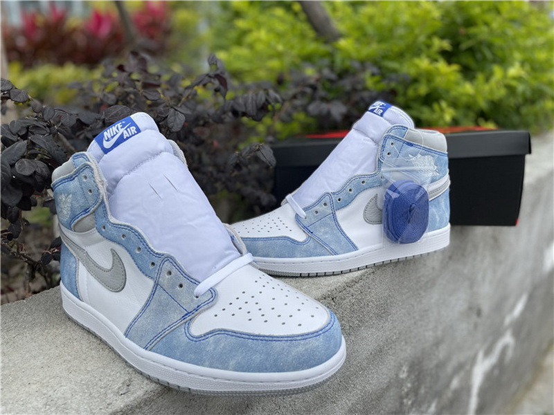 Authentic Air Jordan 1 High OG Hyper Royal