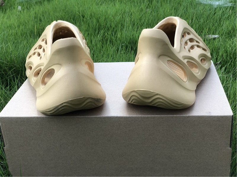 Authentic Yeezy Foam Runner Slide Cream yellow