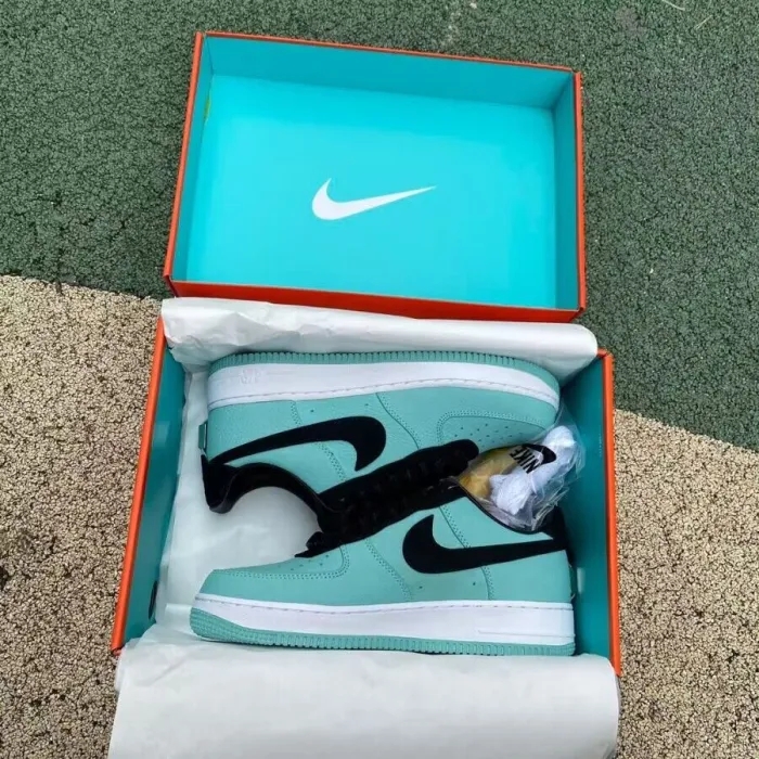 Authentic Tiffany & Co. x Nike Air Force 1 1837 “Tiffany Blue”