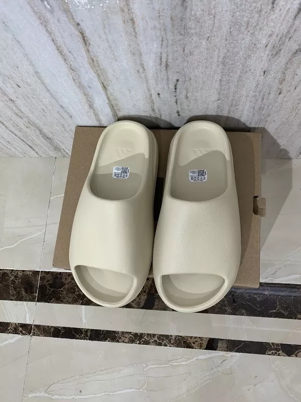 Yeezy Slide Bone FZ5897